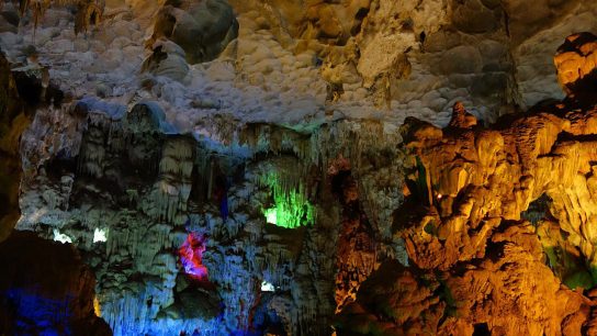 Halong – Thien Cung Cave (Heavenly Palace cave) 4 hours