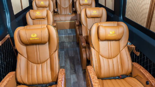 Hanoi Halong Bay luxury limousine 3 Hanoi Halong Bay luxury limousine xe limo 11c